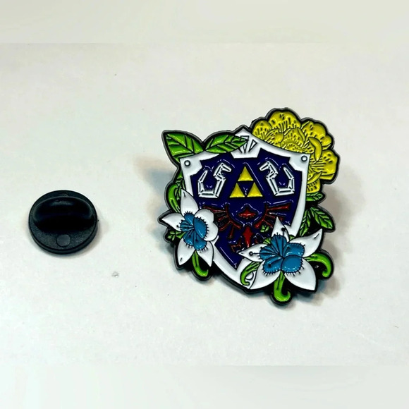 The Legend of Zelda - Hylian Shield Floral Pin 🌼🛡️ - Picture 1 of 5